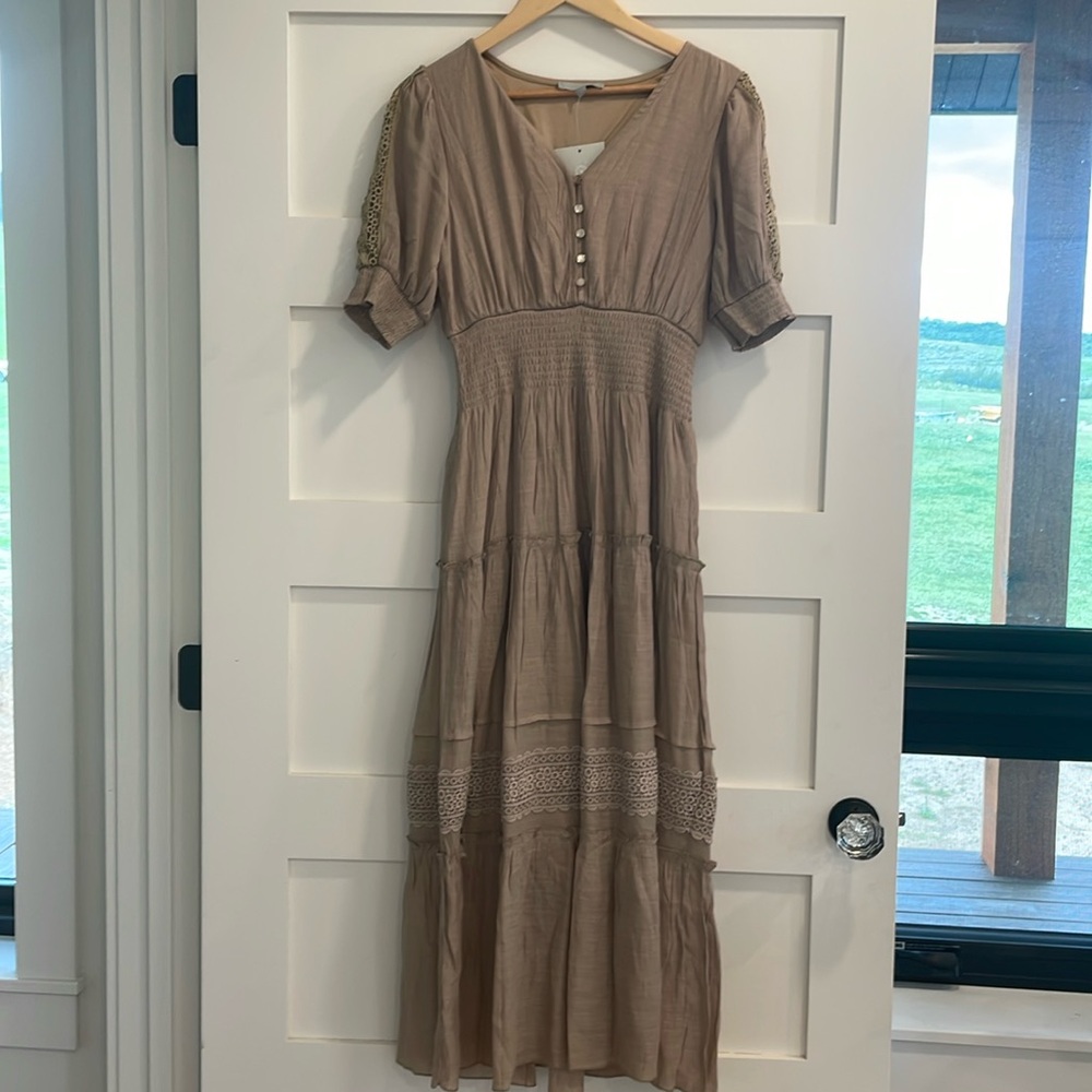 J Gee Midi Dress Boho Cottage Smocked Waist Short Sleeve Tan Women's M NWT